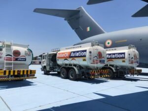 New Delhi: Given the 1.45% increase in aviation turbine fuel (ATF) prices in December, air travel in India is predicted to become more costly. This is the second consecutive monthly price rise, coming after a 3.3% increase in November. Consequently, the increased gasoline prices indicated by oil corporations are anticipated to drive up the price of airline tickets.