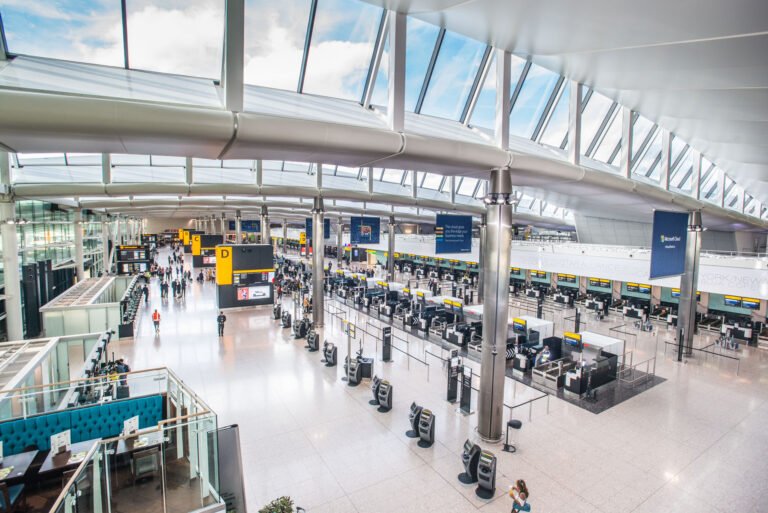 London Heathrow Airport, Europe’s busiest, faced major problems this week after a fault in Terminal 5’s baggage system left luggage stuck and passengers frustrated. Terminal 5, mostly used by British Airways, handles thousands of flights daily, so the glitch caused significant delays and confusion for both travelers and staff | Aviation Today