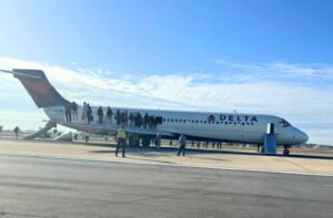 USA: A Delta Air Lines flight returned to Atlanta on Monday morning after smoke was detected inside the cabin, prompting an emergency evacuation upon landing. The Boeing 717, operating as Flight 876, was en route to South Carolina with 99 passengers and crew members when the pilot made the decision to turn back to Hartsfield-Jackson Atlanta International Airport around 8:30 a.m | Aviation Today
