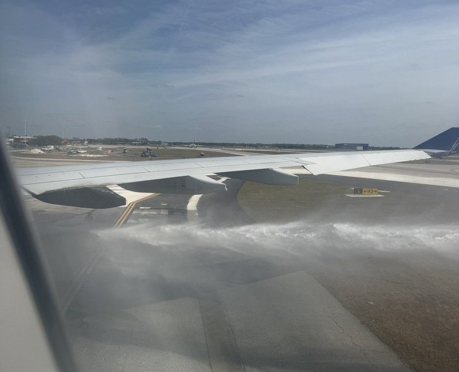 Orlando, USA: A Delta Air Lines flight scheduled to depart from Orlando International Airport to Atlanta was abruptly halted after one of its engines caught fire during pushback. The aircraft, carrying 282 passengers, 10 flight attendants, and 2 pilots, was evacuated via emergency slides after flames were seen coming from the engine’s tailpipe.
Emergency crews responded swiftly, and no injuries were reported. The FAA has launched an investigation into the cause of the fire, while Delta's maintenance teams are examining the aircraft. Passengers were returned to the terminal and provided with refreshments as Delta arranged an alternate flight to complete their journey. The incident is the latest in a series of recent safety events involving the airline.