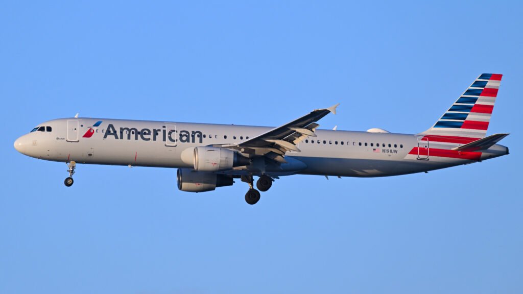 Boston, United States: An American Airlines flight to Philadelphia was forced to return to Boston Logan International Airport on Sunday evening after the crew declared a mayday due to multiple system malfunctions, according to federal regulators and air traffic control recordings. The flight, identified as American Airlines Flight 2616, departed Boston Logan at approximately 6:45 p.m. on August 17, 2025, en route to Philadelphia. About ten minutes after departure, the captain radioed a mayday, citing significant automation failures. In audio captured by LiveATC.net, the pilot said: “We’ve had multiple failures including navigation and automation. We’ve lost the autopilot, lost the auto-thrust, and have a disagreement between both flight management systems.” The aircraft involved was a 2013 Airbus A321-211, carrying about 200 passengers and more than three hours of fuel. Flight-tracking data showed the jet circled briefly before returning to Logan, where it landed safely at approximately 7:30 p.m. local time. No injuries were reported. The Federal Aviation Administration (FAA) confirmed the emergency. In a statement the agency said: “The crew of American Airlines Flight 2616 declared an emergency and returned to Logan International Airport after reporting multiple flight system issues. The aircraft landed safely.” American Airlines attributed the problem to a maintenance issue. “The aircraft landed under its own power and has been taken out of service for inspection,” a spokesperson told People. The airline added that passengers were rebooked on later flights. The emergency comes amid heightened attention on airline reliability. In a comparable case last month, a United Airlines Boeing 787 operating Flight 108 declared a mayday after experiencing engine failure shortly after takeoff from Washington Dulles. The aircraft dumped fuel and circled before landing safely. The FAA confirmed it has launched an investigation into the American Airlines incident. The aircraft remains out of service pending inspection.