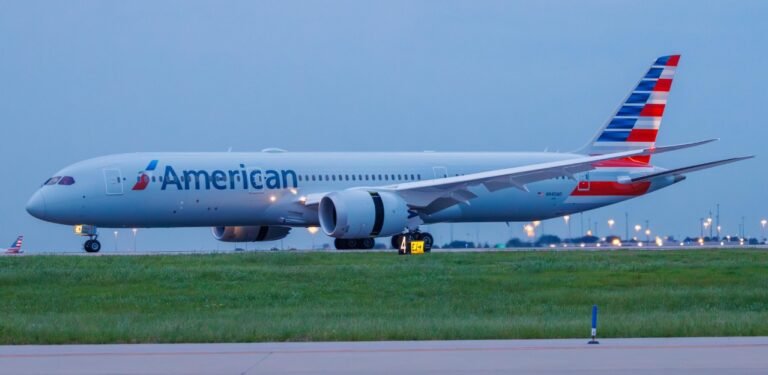 Boston, United States: An American Airlines flight to Philadelphia was forced to return to Boston Logan International Airport on Sunday evening after the crew declared a mayday due to multiple system malfunctions, according to federal regulators and air traffic control recordings. The flight, identified as American Airlines Flight 2616, departed Boston Logan at approximately 6:45 p.m. on August 17, 2025, en route to Philadelphia. About ten minutes after departure, the captain radioed a mayday, citing significant automation failures. In audio captured by LiveATC.net, the pilot said: “We’ve had multiple failures including navigation and automation. We’ve lost the autopilot, lost the auto-thrust, and have a disagreement between both flight management systems.” The aircraft involved was a 2013 Airbus A321-211, carrying about 200 passengers and more than three hours of fuel. Flight-tracking data showed the jet circled briefly before returning to Logan, where it landed safely at approximately 7:30 p.m. local time. No injuries were reported. The Federal Aviation Administration (FAA) confirmed the emergency. In a statement the agency said: “The crew of American Airlines Flight 2616 declared an emergency and returned to Logan International Airport after reporting multiple flight system issues. The aircraft landed safely.” American Airlines attributed the problem to a maintenance issue. “The aircraft landed under its own power and has been taken out of service for inspection,” a spokesperson told People. The airline added that passengers were rebooked on later flights. The emergency comes amid heightened attention on airline reliability. In a comparable case last month, a United Airlines Boeing 787 operating Flight 108 declared a mayday after experiencing engine failure shortly after takeoff from Washington Dulles. The aircraft dumped fuel and circled before landing safely. The FAA confirmed it has launched an investigation into the American Airlines incident. The aircraft remains out of service pending inspection.