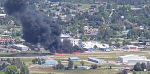 Montana, United States: A small private aircraft crash-landed into multiple parked planes at Kalispell City Airport on Monday afternoon, sparking an intense fire but resulting in no serious injuries, authorities confirmed. The incident involved a 2011-built Socata TBM 700 turboprop, registered to Meter Sky LLC of Pullman, Washington. According to the Kalispell Fire Department, the single-engine plane was carrying four people, the pilot and three passengers when it attempted to land at around 2:00 p.m. local time. Initial reports from Kalispell Fire Chief Dan Pearson indicate that the TBM 700 touched down normally but lost directional control during rollout. The aircraft veered off the runway and collided with several parked planes on the apron. The collision ruptured fuel lines, triggering a blaze that quickly spread to the nearby grassy area adjacent to the tarmac. All four occupants managed to evacuate the aircraft before flames engulfed it. Two people suffered minor injuries and received treatment on-site, while the other two were unhurt. No injuries were reported among ground personnel. Multiple firefighting units from Kalispell and surrounding districts responded within minutes. Eyewitnesses described the crash as sudden and violent. Mark Grant, manager of the Aero Inn located near the airport, recounted to AP NEWS the moment of impact: “It was like sticking your head inside a bass drum and someone hitting it with all their might. The sound rattled the windows.” Several onlookers captured videos that circulated widely on social media, showing thick columns of black smoke rising from the airfield as emergency crews rushed to the scene. The Federal Aviation Administration (FAA) confirmed it has opened a preliminary inquiry into the crash, while the National Transportation Safety Board (NTSB) will lead the formal investigation. The investigators will examine factors including runway surface conditions, aircraft mechanical integrity, and potential pilot error. The TBM 700’s flight data and cockpit voice recorders, though not required for all private planes, will be checked if installed. The NTSB’s initial report is expected within two weeks, but a final determination could take up to a year.