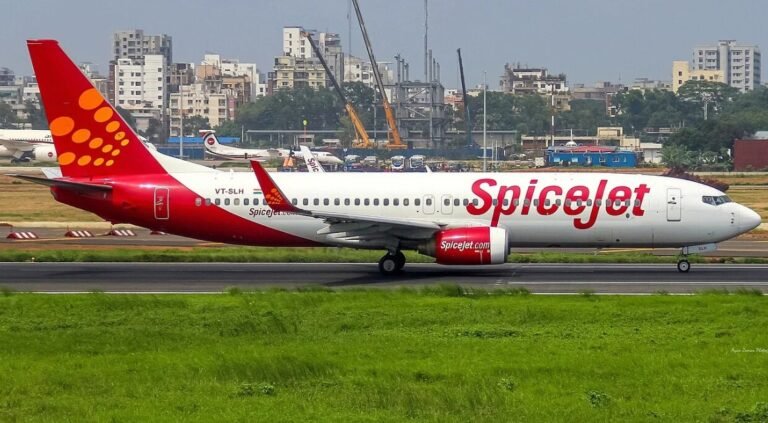 Srinagar, India: A SpiceJet aircraft on a Delhi–Srinagar route executed a safe emergency landing at Srinagar International Airport on the afternoon of August 29, 2025, following a sudden cabin pressure alert that required immediate action. The flight, designated SG 385, was carrying 205 passengers, including four infants, along with seven crew members. Despite a rapid descent caused by a cabin altitude warning, the pilot handled the situation effectively and made multiple landing attempts before safely touching down at 3:27 pm. Upon receiving the emergency request, airport authorities declared emergency arrangements as a precaution. Fortunately, the aircraft landed without incident, and all passengers disembarked normally, with no medical assistance needed for anyone on board. A spokesperson for SpiceJet confirmed the sequence of events in a statement: the cabin altitude warning triggered a rapid descent during approach, prompting crew members to follow standard operating procedures. The captain then requested a priority landing as a precaution, and the plane landed safely with no injuries or medical issues reported. This incident adds to a string of technical irregularities faced by Indian carriers in recent months. A Dubai-bound IndiGo flight from Surat was forced into an emergency landing at Ahmedabad’s Sardar Vallabhbhai Patel International Airport on Thursday morning after the aircraft developed a technical snag. Similarly, an IndiGo Delhi–Goa flight, 6E 6271, was diverted to Mumbai under full emergency protocol after one of its engines failed mid-air.