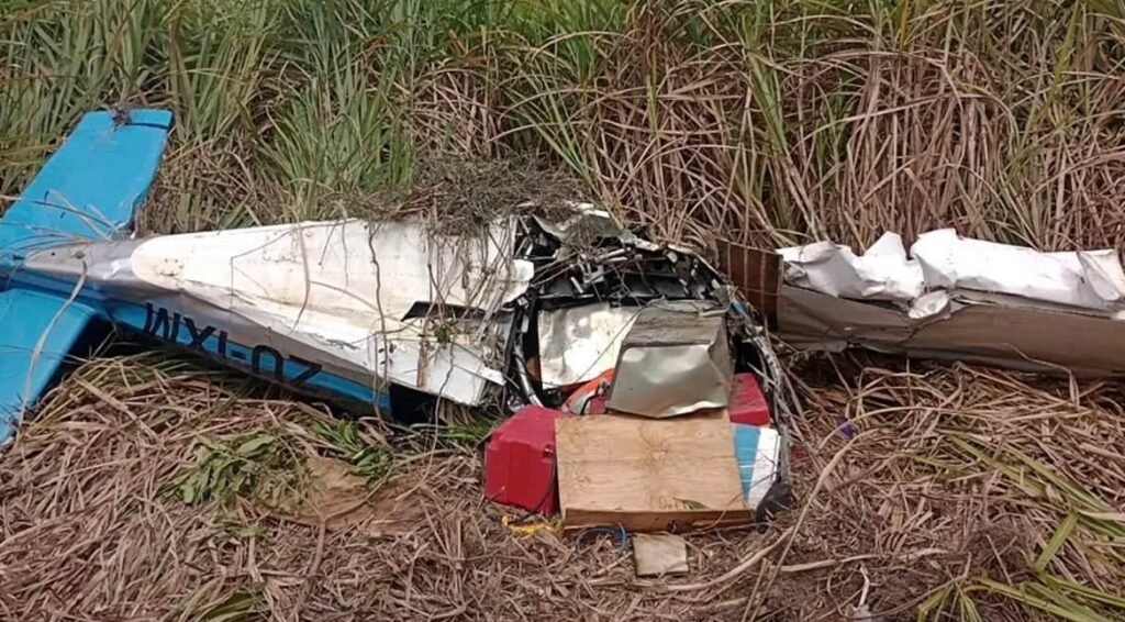 Brazil, United States: An Australian pilot lost his life when his aircraft, carrying 180 kilograms of cocaine wrapped in counterfeit SpaceX packaging, crashed into a sugarcane field in Brazil. The accident took place on September 14 near Coruripe, a coastal city approximately 500 kilometers north of Salvador. Photographs from the scene showed the seized packages marked with SpaceX logos. Brazilian authorities, including the Federal Police and Mato Grosso Civil Police, have launched an investigation into the crash, raising questions about Timothy James Clark’s potential involvement in an international drug trafficking operation. The Federal Police have not disclosed where the plane departed from or its intended destination. However, G1 Globo reported that the presence of additional fuel tanks indicates it was likely undertaking a long-distance flight. Clark, a former Qantas pilot with over two decades of aviation experience, was alone in the aircraft when it went down shortly after taking off from a rural airstrip. The plane, registered to a Brazilian owner, was reportedly transporting 180 kilograms of cocaine paste, a semi-processed form of the drug. The wreckage was located in a forested area, and investigators have suggested that engine failure may have played a role, though the exact cause is still being examined. No distress signals were recorded, and the remote location of the crash posed challenges for the initial emergency response. Authorities believe the flight may have been part of a drug trafficking route, with the cocaine potentially destined for international markets, including Australia or Europe. On the street, particularly in Australia, the cocaine could fetch an estimated value of around $80 million if sold in smaller quantities. The pilot’s professional history has added a layer of intrigue to the case. Known as a skilled aviator who previously flew for Virgin Australia and worked as a contractor for SpaceX, Clark’s alleged involvement in such a high-stakes criminal operation has surprised colleagues and acquaintances, as he had no known record of illegal activity. Investigators are now focusing on how he may have become involved in this illicit operation. Brazilian authorities are examining the plane’s ownership and any links to regional drug cartels, which are known to exploit remote airstrips in Mato Grosso for smuggling. The Australian Federal Police are also participating in the investigation to determine whether organized crime networks in Australia could be connected. Although the aircraft was registered in Zambia, it had reportedly been operating in Brazil for at least two years.