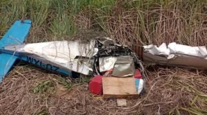 Brazil, United States: An Australian pilot lost his life when his aircraft, carrying 180 kilograms of cocaine wrapped in counterfeit SpaceX packaging, crashed into a sugarcane field in Brazil. The accident took place on September 14 near Coruripe, a coastal city approximately 500 kilometers north of Salvador. Photographs from the scene showed the seized packages marked with SpaceX logos. Brazilian authorities, including the Federal Police and Mato Grosso Civil Police, have launched an investigation into the crash, raising questions about Timothy James Clark’s potential involvement in an international drug trafficking operation. The Federal Police have not disclosed where the plane departed from or its intended destination. However, G1 Globo reported that the presence of additional fuel tanks indicates it was likely undertaking a long-distance flight. Clark, a former Qantas pilot with over two decades of aviation experience, was alone in the aircraft when it went down shortly after taking off from a rural airstrip. The plane, registered to a Brazilian owner, was reportedly transporting 180 kilograms of cocaine paste, a semi-processed form of the drug. The wreckage was located in a forested area, and investigators have suggested that engine failure may have played a role, though the exact cause is still being examined. No distress signals were recorded, and the remote location of the crash posed challenges for the initial emergency response. Authorities believe the flight may have been part of a drug trafficking route, with the cocaine potentially destined for international markets, including Australia or Europe. On the street, particularly in Australia, the cocaine could fetch an estimated value of around $80 million if sold in smaller quantities. The pilot’s professional history has added a layer of intrigue to the case. Known as a skilled aviator who previously flew for Virgin Australia and worked as a contractor for SpaceX, Clark’s alleged involvement in such a high-stakes criminal operation has surprised colleagues and acquaintances, as he had no known record of illegal activity. Investigators are now focusing on how he may have become involved in this illicit operation. Brazilian authorities are examining the plane’s ownership and any links to regional drug cartels, which are known to exploit remote airstrips in Mato Grosso for smuggling. The Australian Federal Police are also participating in the investigation to determine whether organized crime networks in Australia could be connected. Although the aircraft was registered in Zambia, it had reportedly been operating in Brazil for at least two years.