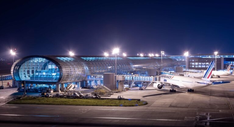 Paris, France: A planned French air traffic control strike from October 7–9, organized by the SNCTA union, threatened to disrupt European flights and could have led to the cancellation of over 700 Ryanair flights, affecting 125,000+ passengers. The union cited poor working conditions and management practices as reasons for the walkout. The strike was called off, easing travel disruptions, though authorities and airlines stress the need for continued improvements in ATC performance. The SNCTA, the sector's main union representing about 60% of employees, announced the suspension one day prior to the strike after discussions with the Civil Aviation Authority and reaching agreements with management. The union had been campaigning for improved wages and working conditions. The announcement also mentioned an assurance from new Prime Minister Sébastien Lecornu that he would not push his austerity budget through parliament without a vote, a move regarded as a major concession to the opposition. The union stated that no new strike dates are currently planned. The French Ministry of Transport welcomed the decision to call off the strike, highlighting the "interests of passengers, airlines, and airports." The ministry emphasized the need for continued discussions to improve the performance of French air traffic control, which currently remains below expectations. Ryanair, Europe's largest airline by passenger numbers, had previously criticized air traffic control services in France, Spain, Germany, the UK, and Greece as the poorest performing in Europe. The airline had warned that the strike could lead to significant disruptions, including flight cancellations and delays. The cancellation of the strike has been welcomed by travelers and airlines alike, as it spares thousands of passengers from potential disruptions. However, the situation remains fluid, and travelers are advised to stay informed about any further developments.