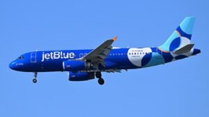 Florida, United States: A JetBlue Airways flight traveling from Cancún, Mexico, to Newark, New Jersey, was forced to make an emergency landing in Tampa after a reported flight control malfunction caused a sudden loss of altitude on Thursday afternoon, hospitalizing at least 15 passengers. Flight 1230, operated by an Airbus A320, was en route to Newark Liberty International Airport when it abruptly lost more than 14,500 feet in five minutes, followed by another rapid descent of over 12,200 feet within the next five minutes, according to flight-tracking data cited by Business Insider. The aircraft diverted safely to Tampa International Airport, landing at approximately 2:19 p.m. ET. Emergency medical teams met the plane on arrival and transported injured passengers to nearby hospitals for treatment. Officials said the injuries were primarily non-life-threatening. “JetBlue Flight 1230 experienced a flight control issue en route from Cancún to Newark and was diverted to Tampa for a safe landing,” the airline said in a statement. “Customers and crewmembers requiring medical attention were transported to local hospitals. The aircraft has been taken out of service for inspection.” Local authorities confirmed that at least 15 to 20 individuals were evaluated at the scene. Hillsborough County Fire Rescue reported that three passengers suffered head injuries during the event. The Federal Aviation Administration (FAA) said it has opened an investigation into the incident, focusing on the reported flight control malfunction that triggered the rapid descent. Weather conditions along the route were reportedly stable, and turbulence has not been cited as a contributing factor. The airline has arranged alternate transportation for the remaining passengers to continue to Newark. The aircraft remains grounded at Tampa International for maintenance checks and data retrieval. While mechanical malfunctions are rare, aviation safety experts note that the sharp altitude loss and subsequent safe landing highlight the importance of pilot training and quick decision-making in emergency scenarios. The FAA and JetBlue’s internal safety team are continuing to investigate the cause of the incident. Preliminary findings are expected within the next several days.