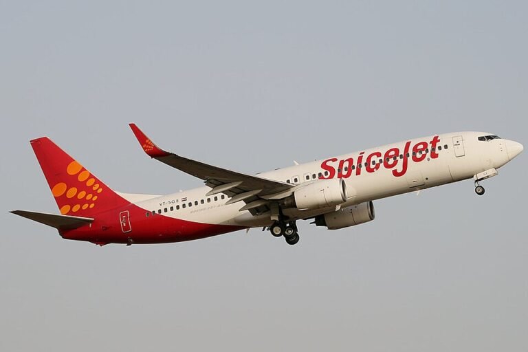 Kolkata, India: A SpiceJet flight operating from Mumbai to Kolkata made an emergency landing at Netaji Subhas Chandra Bose International Airport late Sunday night after reporting an engine malfunction during descent, officials confirmed. The aircraft, operating as SpiceJet flight SG 670, took off from Chhatrapati Shivaji Maharaj International Airport (Mumbai) and was nearing Kolkata when the flight crew reported a technical issue involving one of its engines. Air traffic control promptly declared a full emergency, and rescue and fire services were placed on standby. According to airport officials, the aircraft landed safely at 11:38 p.m. (IST) and taxied to the parking bay without further incident. All passengers and crew disembarked safely, and no injuries were reported. The airline did not disclose specific details about the nature of the engine failure. Technical engineers have begun an inspection of the aircraft to determine the cause of the malfunction. No smoke or fire was detected upon landing, according to airport emergency services. Authorities withdrew the full emergency status shortly after touchdown, confirming that the situation was under control. The Directorate General of Civil Aviation (DGCA) is expected to review the incident as part of its routine safety oversight, officials familiar with the matter said. Industry experts note that while modern twin-engine aircraft are designed to fly safely on one engine, in-flight engine shutdowns trigger mandatory reporting and inspection protocols under DGCA norms.