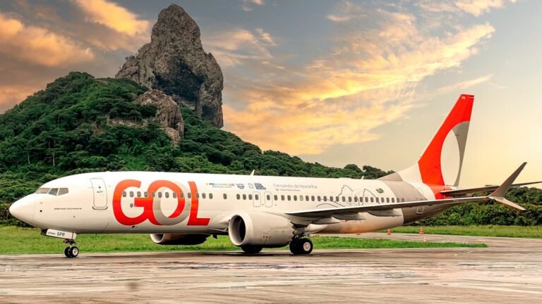 Caracas, Venezuela: Venezuela’s civil aviation authority has officially revoked the operating permits of six major international airlines after they failed to comply with a government-imposed 48-hour deadline to resume flights. The affected carriers are Iberia (Spain), TAP Air Portugal (Portugal), Avianca (Colombia), LATAM Airlines (Chile/Brazil), Turkish Airlines (Turkey), and GOL Linhas Aéreas (Brazil). Venezuelan authorities stated that the airlines’ suspension of flights following a safety advisory issued by the U.S. Federal Aviation Administration (FAA) amounted to an alignment with “actions of state terrorism promoted by the United States.” The FAA had issued a warning earlier this month, citing a “potentially hazardous situation” over Venezuelan and Caribbean airspace due to heightened military activity in the region, including increased U.S. naval deployment. Airlines cited this advisory when temporarily halting flights to Venezuela. Caracas has rejected any external jurisdiction over its airspace and framed the suspensions as politically motivated. In a statement, the Interior Ministry said, “The government will not tolerate violations of our sovereignty by foreign airlines complying with pressures from foreign powers.” European and Latin American governments have expressed concern over the decision. The Portuguese Foreign Ministry described the revocation as “totally disproportionate,” emphasizing that TAP had acted purely on safety grounds. Observers warn that the ban could escalate diplomatic tensions between Venezuela, the United States, and European nations. The revocation significantly reduces Venezuela’s international air connectivity. Thousands of passengers are affected, especially with the peak holiday travel season approaching. Airlines that suspended flights but adhered to the Venezuelan deadline, such as Air Europa and Plus Ultra, have not had their permits revoked. Meanwhile, regional carriers like Copa Airlines and domestic Venezuelan airlines continue to operate, maintaining limited air services. The ban also affects trade and logistics. Freight services and cargo operations have been disrupted, adding to the already fragile economic and transportation infrastructure of the country. Analysts warn that long-term restrictions could isolate Venezuela from major global air networks, impacting both business and humanitarian travel. Some airlines have expressed willingness to resume flights once “full safety conditions” are guaranteed. Aviation industry experts note that such state actions set a complex precedent for international carriers operating in conflict-prone or politically sensitive regions. Legal challenges and diplomatic negotiations may follow as airlines attempt to reinstate their rights.