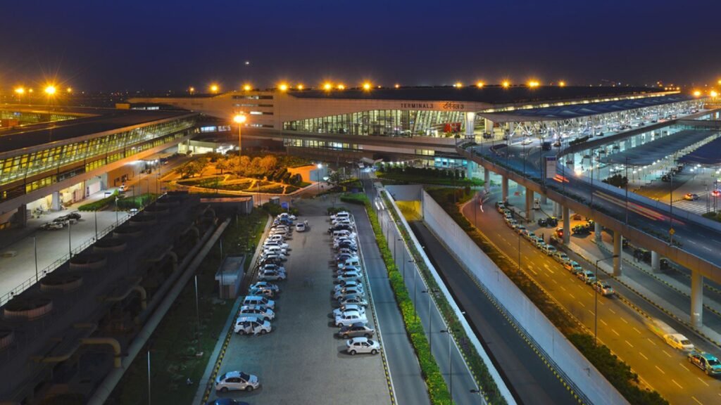 New Delhi, India: Flight operations at Indira Gandhi International Airport (IGI) in New Delhi were severely disrupted on Monday as dense winter fog and hazardous air pollution levels brought visibility to near‑zero and forced widespread cancellations and delays across the aviation network. According to airport authorities and airline sources, at least 228 flights were cancelled at Delhi alone on Monday due to extremely low visibility, with five additional flights diverted to alternate airports as a safety precaution. Cancellation figures include both departures and arrivals, with reports noting 131 departures and 97 arrivals affected. Across northern India, analysts estimate that up to 300 flights were cancelled as the disruption spread to other airports in the region and hundreds more were delayed, compounding travel challenges for passengers ahead of the peak winter travel period. The India Meteorological Department (IMD) issued an orange alert for dense fog across the National Capital Region (NCR) and adjoining states, warning that visibility could remain significantly reduced throughout the day. Early‑morning visibility levels reportedly plunged to just a few metres at several monitoring points in Delhi, complicating both air and ground travel. The Central Pollution Control Board (CPCB) reported air quality readings in the capital well into the ‘Severe’ category, with some areas registering Air Quality Index (AQI) values above 450. The hazardous smog contributed to the persistence of fog conditions and posed additional health risks to commuters and airport personnel. Major carriers including IndiGo, Air India, SpiceJet and others issued travel advisories urging passengers to verify flight statuses before traveling to the airport. Some airlines also provided options for refunds or rebooking for affected travellers. IndiGo reportedly cancelled more than 100 flights from Delhi as part of the disruption, reflecting the scale of impact on airline schedules. International carriers were also affected, Etihad Airways confirmed that its Delhi–Abu Dhabi service experienced delays due to low visibility conditions. The prolonged low‑visibility conditions led to significant passenger inconvenience, with travellers facing long waits, flight rescheduling, and uncertainty over departure times. Ground transport in and around Delhi was also affected, with fog contributing to slower vehicular movement and hazards on major road corridors. Local advisories recommended travellers allow extra time for airport transfers, check updated flight information frequently, and make contingency plans due to the ongoing weather challenges. Meteorologists indicate that dense fog in northern India could persist into Tuesday and possibly Wednesday, raising the prospect of continued disruptions until visibility improves. Aviation authorities are working to coordinate operations under low‑visibility procedures, but safety considerations remain the primary determinant of flight movements.