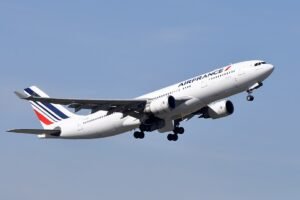 Munich, Germany: An Air France Airbus A330‑200 operating flight AF565 from Beirut, Lebanon, to Paris Charles de Gaulle, France, was forced to make an emergency landing at Munich Airport on January 4, 2026, after the flight crew reported a technical issue while cruising at approximately 40,000 feet over southern Germany. The crew transmitted a general emergency code (Squawk 7700) to air traffic control and promptly diverted to Munich as a precaution. Reports indicate that an unusual smoke or burning odor was detected in the cabin, prompting the pilots to implement standard safety protocols and prioritize the safety of passengers and crew. The aircraft landed safely at 8:19 p.m. local time on Munich Airport’s southern runway. Fire and emergency services were deployed on standby, but no evacuation or emergency interventions were required. All passengers and crew disembarked safely, and no injuries were reported. Passengers on board described the incident as “tense but professionally managed,” with the flight crew maintaining calm and keeping passengers informed throughout the diversion. According to aviation safety experts, detecting unusual odors or smoke in-flight is considered a serious safety concern, and diversions are standard procedure to prevent potential escalation. Air France confirmed the incident, stressing that passenger and crew safety is its highest priority. The airline arranged a replacement aircraft for the continuation of passengers’ journeys to Paris, which departed the following morning. Crew duty-time regulations also influenced the decision not to attempt continuation of the original flight the same day.