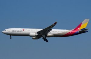 Hong Kong, China: A power bank carried by a passenger aboard an Asiana Airlines flight from Seoul to Hong Kong overheated and caught fire mid-air on Thursday night, injuring one passenger and emphasizing ongoing aviation safety concerns related to lithium-battery devices. The incident occurred on Flight OZ745, an Airbus A330-214 operating from Incheon International Airport (ICN) to Hong Kong International Airport (HKG) with 284 passengers on board. Around two hours into the flight, a portable battery charger (power bank) carried in the cabin ignited, producing smoke and flames near the economy class seating area. Cabin crew responded within minutes, extinguishing the fire with onboard fire extinguishers. The device’s owner sustained a minor hand burn during the incident, while no other passengers or crew were seriously injured. Despite the onboard fire, the aircraft continued its scheduled flight and landed safely in Hong Kong at approximately 10:52 pm, just minutes behind schedule. Authorities in Hong Kong, including the Airport Authority and local police, were not required to intervene after landing. Eyewitness accounts posted on social media described a brief moment of panic among passengers before the crew contained the situation. “For a moment, I thought I was going to die,” one passenger wrote, highlighting the anxiety such incidents can provoke even when managed effectively. Asiana Airlines confirmed the matter was handled according to established safety procedures and that aviation regulators will be notified as part of standard post-incident processes. In a similar incident on 20 March 2025, Hong Kong Airlines Flight HX115, an Airbus A320 flying from Hangzhou to Hong Kong, was forced to make an emergency diversion to Fuzhou Changle International Airport after a fire broke out in an overhead luggage compartment. The blaze, believed to have been caused by a portable power bank, was extinguished onboard by crew and passengers, and all 168 people on board disembarked safely with no injuries reported. In response to rising incidents involving lithium‑ion batteries, India’s Directorate General of Civil Aviation (DGCA) has updated safety regulations to prohibit charging power banks during flights and mandate that such devices be carried only in hand luggage, not checked baggage. Domestic carriers like IndiGo have further restricted storage, requiring passengers to keep power banks within reach and not in overhead bins. South Korea bans storing power banks and e-cigarettes in overhead bins and requires insulated handling, while Hong Kong and mainland China restrict uncertified batteries. Airline-level measures include Singapore Airlines and Scoot banning in-flight charging from April 2025, Thai Airways, AirAsia, EVA Air, and China Airlines restricting in-flight use. Emirates has banned the use of power banks onboard since 1 October 2025, allowing only one device under 100 Wh in cabin baggage, stored under the seat or in the seat pocket, and strictly forbidding charging or use during flight. Current rules at a glance: allowed with conditions carry power banks under specified watt-hour limits (typically 100 Wh) with clear labeling; prohibited placing in checked luggage, charging in-flight, or storing in overhead bins.