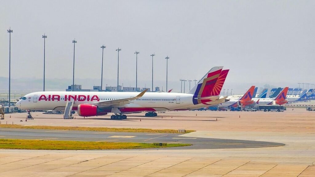 Delhi, India: Air traffic in and out of Indira Gandhi International Airport (IGIA) is facing significant disruption this week as temporary airspace closures come into force ahead of the 77th Republic Day celebrations. Authorities have issued formal restrictions that are expected to affect hundreds of scheduled flights between January 21 and January 26. Under Notices to Airmen (NOTAMs) issued by the Airports Authority of India (AAI) and associated civil aviation agencies, the airspace over Delhi will be closed to commercial departures and arrivals daily between 10:20 a.m. and 12:45 p.m. (IST) for a duration of 2 hours 25 minutes. The restrictions are designed to facilitate military flypast rehearsals, parade drills and associated aerial security procedures ahead of the Republic Day parade. According to aviation analytics firm Cirium, more than 600 flights are likely to be delayed, rescheduled or cancelled over the six-day period due to the closure coinciding with one of IGIA’s busiest scheduling windows. Airlines have warned of unpredictable movement patterns throughout the affected window, with adjustments to flight departures and arrivals increasingly likely during the restricted hours. Passengers travelling to or from Delhi are being urged to check flight status updates directly with carriers before their scheduled departure. On January 19, well ahead of the formal restriction dates, three Srinagar–Delhi flights were cancelled as preliminary rehearsals triggered temporary shutdowns of critical airspace corridors, highlighting the cascading impacts of the restrictions. Regional disruptions are also emerging. On the Delhi–Pantnagar route, early-morning services were cancelled due to the imposed no-fly zone, with airlines offering rebooking or refunds to affected passengers. Similarly, two Air India flights operating between Nagpur and Delhi have been cancelled through January 26 as operators adjust schedules in light of the closure. The closures coincide with peak winter weather conditions in the national capital region. Dense fog and poor visibility have already contributed to flight delays and cancellations at IGIA and other airports in northern India in recent days. A travel advisory issued on January 17 by Delhi Airport officials highlighted that persistent fog coupled with heightened Republic Day security measures could create compounded challenges for passengers and airlines. The airspace restrictions form part of an integrated national security plan for Republic Day, which also includes extensive no-fly zones and road traffic curbs in central Delhi on rehearsal and parade days. Delhi Police and civil aviation authorities have coordinated the measures to balance security needs with transport continuity.