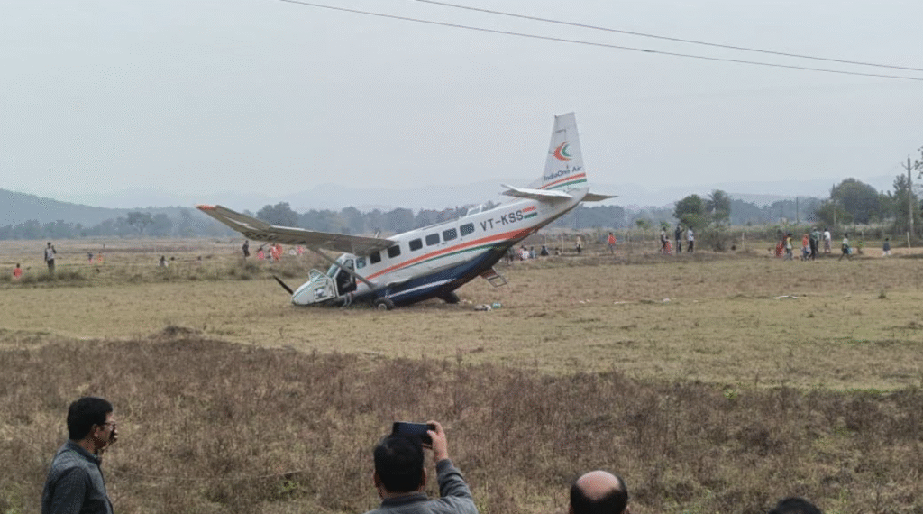 Odisha, India: A nine-seater aircraft operated by IndiaOne Air was involved in an accident near Rourkela in Odisha on Saturday, resulting in injuries but no fatalities, according to officials.
The aircraft was operating a regional service when it encountered a technical issue and made a crash landing approximately 10 km short of the Rourkela airstrip. Emergency services, including police, fire personnel, and medical teams, were dispatched to the site, and all occupants were evacuated and taken to nearby hospitals for medical evaluation. Authorities confirmed that none of the injuries were life-threatening.
Visuals from the accident site showed the aircraft sustaining damage to its lower fuselage and landing gear area. The crash location was subsequently secured to facilitate investigation and recovery operations.
Separately, Prasanna Pradhan, Director of Biju Patnaik International Airport, stated that the aircraft was operating a flight from Bhubaneswar to Rourkela at the time of the incident. According to Pradhan, the aircraft identified as a Cessna 208 was carrying four passengers and two crew members, all of whom were reported to be safe.
Earlier media reports had cited differing figures regarding the number of occupants on board. Aviation authorities are expected to provide further clarification as more information becomes available.
The Directorate General of Civil Aviation (DGCA) has been informed of the incident and is expected to initiate a detailed investigation to determine the cause. The aircraft remains at the crash site pending technical examination.
IndiaOne Air operates several regional routes using small turboprop aircraft, serving short-haul and underserved markets. Operations at Rourkela airstrip were temporarily affected following the incident but later resumed normal activity.