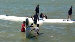 Nabire, Indonesia: A Smart Air Cessna 208B Grand Caravan aircraft carrying 13 people was forced to make an emergency water landing off the coast of Nabire, Central Papua on Tuesday, 27 January 2026. Authorities confirmed that all passengers and crew survived the incident without serious injury. The single-engine turboprop, registered PK-SNS, had departed from Douw Aturure Airport (NBX) bound for Kaimana Airport (KNG) shortly after noon local time. Shortly after takeoff, the flight crew detected a technical issue with the aircraft’s engine, prompting the captain to attempt a return to the departure airport. With engine thrust diminishing, the pilot executed an emergency landing at the Logpond Kaladiri area, a shallow coastal waterway adjacent to the airport. The aircraft came down at approximately 13:40 WIT (Western Indonesian Time), skidding into the water near Karadiri Beach before finally coming to rest. Officials from the National Search and Rescue Agency (Basarnas) Nabire and local police were on scene to assist with evacuation efforts. All 13 occupants comprising 11 passengers and 2 crew members were safely evacuated and accounted for. Many were initially taken to RSUD Nabire hospital for evaluation and later released. Nabire Police Chief AKBP Samuel Tatiratu confirmed there were no fatalities or serious injuries. “All passengers and crew are reported to be in good condition and safe,” Tatiratu said. Preliminary information from the Ministry of Transportation’s Directorate General of Civil Aviation indicates the incident was triggered by engine malfunction shortly after takeoff, prompting a Return-to-Base decision, followed by an emergency landing when thrust power continued to degrade. The aircraft belongs to PT Smart Cakrawala Aviation and operates scheduled regional services in eastern Indonesia. Authorities, including the Komite Nasional Keselamatan Transportasi (KNKT), are expected to launch a formal investigation into the mechanical issue to determine precise causes and contributing factors. Local residents who witnessed the event assisted rescue personnel in pulling survivors from the water while emergency services coordinated further safety assessments at the scene.