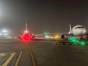 Mumbai, India: Two commercial aircraft operating at Chhatrapati Shivaji Maharaj International Airport (CSMIA) were involved in a ground collision involving their wingtips on Tuesday evening, prompting inspections and an immediate probe by aviation authorities. All passengers and crew onboard both flights were unharmed, officials confirmed. The incident occurred at approximately 7:30 pm IST when Air India flight AI 2732, bound for Coimbatore, was taxiing for departure and the IndiGo flight 6E 791 had just landed from Hyderabad and was taxiing toward the terminal. Both aircraft involved were narrow-body Airbus A320s. According to Air India, the right wingtip of its aircraft made contact with the wingtip of the IndiGo aircraft while maneuvering on the taxiway prior to taking off. The airline said the contact resulted in damage to its aircraft’s wingtip, and the aircraft was immediately grounded for technical checks as a precautionary measure. All passengers were safely deplaned, and ground teams began arranging alternative onward travel. IndiGo released a separate statement confirming that the wingtip of its aircraft operating flight 6E 791 touched the wing of another airline’s aircraft while taxiing after landing. The airline said all passengers disembarked safely, and its aircraft is undergoing maintenance inspection in line with standard protocols. The Directorate General of Civil Aviation (DGCA) dispatched a team from its Mumbai office to the site soon after the incident. DGCA officials confirmed both aircraft returned to their respective bays and were taken out of service pending inspection. The regulator has initiated an inquiry to determine the factors leading to the collision, focusing on ground vehicle and aircraft movement controls at the busy international airport. “No injuries have been reported among passengers or crew,” according to civil aviation sources, highlighting that the low-speed nature of the taxiing incident limited the impact to aircraft structures rather than human safety. The airport, which operates parallel runways and heavy traffic movements daily, did not report any significant disruptions to other flights following the incident. Authorities said that routine operations continued while the affected aircraft were inspected.