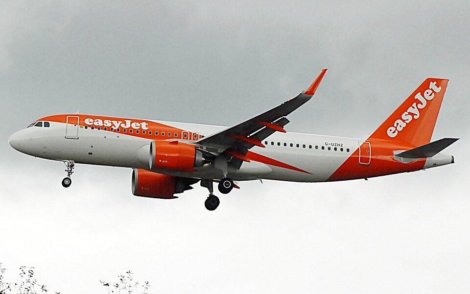 Manchester, United Kingdom: An EasyJet Airbus A320-200 operating flight U2-3375 from Liverpool John Lennon Airport (LPL) to Fuerteventura Airport (FUE) in Spain was forced to divert to Manchester Airport (MAN) on 18 February 2026, shortly after departure, after the flight crew reported a technical issue during the initial climb. The aircraft, registered G-EZPE, had just departed Liverpool and was climbing through approximately 4,000 feet when the pilots detected vibrations in the left-hand engine (engine No. 1). According to aviation tracking and incident reports, the crew halted the climb and entered a holding pattern while assessing the situation before electing to divert to Manchester for a precautionary landing. The crew declared an emergency in accordance with standard aviation procedures. The Airbus A320 landed safely on runway 05R at Manchester approximately 40 minutes after departure, where airport emergency services met the aircraft as a precaution. Passengers and crew disembarked without reported injuries. A replacement aircraft, also an A320, registered G-EZPD later transported the passengers to Fuerteventura with a delay of about 3 hours and 45 minutes. Following the diversion, the original aircraft remained on the ground at Manchester for around 25.5 hours before being repositioned to Liverpool, where it was still located several hours later. EasyJet has not issued a detailed statement at the time of reporting, but the airline’s operational procedures require precautionary diversions when crew detect abnormalities in aircraft systems, particularly engine performance, to ensure the safety of passengers and flight crew