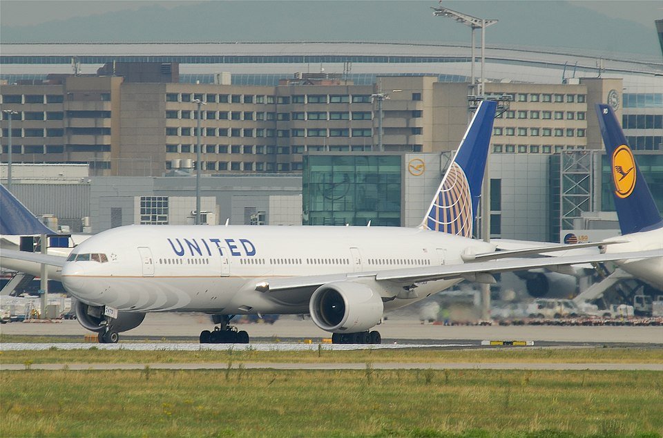 Kelsey, United States: The National Transportation Safety Board (NTSB) has released its final investigation report into the severe turbulence incident involving United Airlines Flight 1890, concluding that air traffic control failed to disseminate a critical pilot weather report that could have reduced the severity of the event. The Board said the aircraft encountered an unanticipated region of moderate-to-severe turbulence during descent into Newark Liberty International Airport, resulting in serious injuries to three flight attendants, while 277 other occupants were not injured. The incident occurred on February 10, 2024, when a Boeing 777-222ER, registered N788UA, was operating a scheduled domestic service from Los Angeles International Airport to Newark under Part 121 operations. While descending through approximately 21,500 feet (FL215) in instrument meteorological conditions, the aircraft encountered a localized pocket of turbulence that produced rapid vertical accelerations between 0.55 g and +1.82 g over several seconds. The sudden motion lifted unsecured crew members from the cabin floor and threw them into the ceiling and surrounding structures. Three flight attendants sustained serious injuries, including spinal fractures, a shattered femur, head trauma, and intracranial bleeding. Despite the injuries, the flight crew maintained control of the aircraft and continued to a safe landing at Newark, where emergency medical services met the aircraft at the gate. According to the report, the flight crew conducted standard preflight and in-flight turbulence assessments using Weather Services International (WSI) and SkyPath tools. Both systems showed only light to moderate turbulence along the planned route, and the onboard weather radar did not display any significant convective activity. Dispatch had advised the crew earlier in the flight that only one moderate turbulence report had been received from another regional jet descending into Newark, and no further warnings were issued as the aircraft approached the terminal area. Approximately three minutes before the incident, another aircraft, ACA548, reported moderate turbulence to Boston Air Route Traffic Control Center (ZBW ARTCC) while flying ahead of United 1890 on the same route near the Hancock VOR. That report was not acknowledged or passed on to the following aircraft. The NTSB determined that the probable cause of the accident was the aircraft’s encounter with a localized region of moderate-to-severe turbulence associated with strong upper-level wind shear and convective cloud tops. Contributing to the severity of the outcome, the Board found that air traffic control failed to disseminate the earlier pilot weather report, which reduced the flight crew’s situational awareness and limited their opportunity to seat cabin crew and secure the cabin before the encounter. Investigators stated that the controller handling the sector did not hear the initial turbulence report and therefore did not relay it, despite Federal Aviation Administration procedures requiring the solicitation and distribution of pilot weather reports during significant turbulence conditions. Meteorological analysis showed the presence of a cold front, embedded thunderstorms, and a strong jet stream with winds exceeding 110 knots near 21,000 feet, creating wind shear and clear-air turbulence at the tops of cloud layers. Satellite imagery and model data confirmed that turbulence conditions were present in the exact altitude band flown by the aircraft. The NTSB concluded that the flight crew followed proper procedures and used all available tools, but the most relevant real-time warning the pilot report issued minutes earlier was not provided to them, making the turbulence effectively unanticipated.