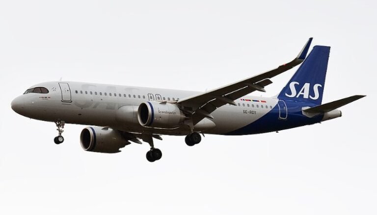 Brussels, Belgium: A Scandinavian Airlines (SAS) Airbus A320neo operating flight SK2590 from Brussels Airport (BRU) to Copenhagen (CPH) narrowly avoided a serious runway incident on Thursday evening after pilots inadvertently initiated a takeoff roll on a taxiway rather than the designated runway, aviation tracking data and eyewitness reports confirm. The flight, cleared for departure from Runway 07R shortly after 21:00 UTC, taxied toward the runway but instead turned onto a parallel taxiway (identified as E1/V1) and began accelerating as if commencing a normal departure. Flightradar24 data shows the aircraft reached approximately 107 knots (around 198 km/h) before the crew recognised the error and aborted the takeoff, applying heavy braking and reverse thrust to bring the aircraft to a stop near the end of the taxiway and adjacent grassy area. All 135 passengers and crew disembarked safely, and there are no reported injuries. Airport fire and rescue services assisted passengers, who were later rebooked onto alternate flights to Copenhagen. SAS’s Head of Communications, Alexandra Lindgren Kaoukji, confirmed the incident to Danish broadcaster TV 2, stating that the flight from Brussels to Copenhagen was canceled due to an “irregularity.” She confirmed the airline’s account of an aborted departure and that passengers were accommodated on subsequent services. Belgian civil aviation authorities have initiated a formal investigation into the circumstances that led to the aircraft taking the wrong surface for departure. Investigators will review air traffic control communications, flight crew procedures, and airport surface signage and lighting, particularly given the complex layout of taxiways and runways at one of Europe’s busiest hubs. The taxiway departures are rare and emphasise the importance of rigorous cross-checks by flight crews and air traffic controllers to ensure correct runway alignment before high-speed acceleration. Any final determinations about human factors or procedural issues will await the outcome of the official investigation