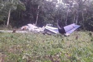 Cochabamba, Bolivia: A Cessna 550 Citation Bravo aircraft crashed in central Bolivia after losing contact with air traffic control shortly after departure from La Paz-El Alto Airport, killing both pilots on board, according to aviation authorities and flight tracking data. The aircraft, registered CP-3243, departed at approximately 08:19 local time on a domestic positioning flight to Santa Cruz-El Trompillo Airport. Roughly 30 minutes into the flight, communication with La Paz Area Control Centre was lost. According to Bolivia’s Dirección General de Aeronáutica Civil (DGAC), the aircraft stopped responding to controllers at around 08:47–08:50. Shortly after, radar systems detected the jet performing unusual circular flight patterns north of Cochabamba. Flight tracking data reviewed by investigators showed the aircraft entered a repeated 360-degree orbit pattern, estimated at around 20 continuous circuits, while cruising at approximately FL390 (39,000 feet) before beginning a gradual descent. The DGAC confirmed that at around 09:00, the aircraft was observed flying in controlled but unresponsive orbits, prompting emergency protocols. By approximately 11:00, radar contact was fully lost, with the aircraft last recorded near the Cochabamba region. Search and rescue teams later located the wreckage in a remote, forested valley in the Cochabamba region, approximately 100–115 kilometres from the city. Authorities confirmed that both occupants, the pilot Carlos Moyano and co-pilot Julio Sardán were killed. No passengers were on board. The DGAC stated that emergency response operations were activated immediately after loss of contact, involving aircraft and helicopter deployments coordinated with the Bolivian Air Force. Preliminary assessments from aviation authorities indicate that a possible cabin pressurisation failure is being considered as one of the leading hypotheses. Investigators note that the flight profile stable high-altitude circling followed by uncontrolled descent is consistent with a scenario in which pilots may have become incapacitated due to hypoxia, allowing the aircraft to continue flying on autopilot. However, officials stressed that no final cause has been established, and all findings remain preliminary. Officials confirmed that the aircraft was manufactured in 2006 and was operating a private flight with only two crew members onboard. The DGAC said it will release further updates as technical analysis continues.