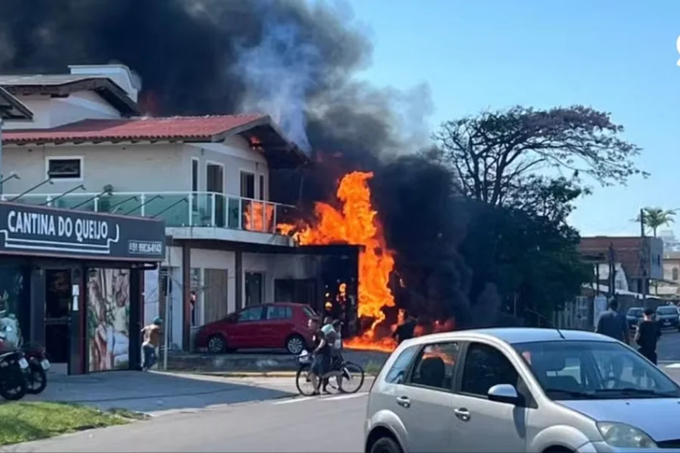 Capão da Canoa, Brazil: A light aircraft crashed into a restaurant in southern Brazil’s coastal town of Capão da Canoa on Friday morning, killing all four people on board and triggering a large explosion that sent flames and thick smoke billowing into the surrounding residential area. The aircraft, identified as a Piper Malibu (PA-46 series), went down at approximately 10:30 a.m. local time shortly after departing from Capão da Canoa Airport. It was reportedly en route to São Paulo when it lost altitude during a critical phase of flight. Authorities said the aircraft was owned by Jetspeed Holding Ltda and was carrying four occupants. Preliminary information suggests the aircraft was flying at a low altitude and appeared unstable moments before the crash. Witnesses reported seeing the plane descend rapidly before it struck a pole near the runway and veered into the Dom Inácio restaurant. The impact triggered a powerful fireball, with video footage from the scene showing pedestrians running for safety seconds before the aircraft slammed into the structure. All four occupants on board were killed in the crash. Officials confirmed the victims included two pilots and two passengers, believed to be a couple traveling for business. Despite the intensity of the crash, no fatalities were reported on the ground. Authorities said the restaurant and an adjacent commercial establishment were closed at the time of the accident, likely preventing a higher casualty count. Eyewitnesses described the aircraft as flying unusually low before impact, with several people in the vicinity narrowly escaping the crash site. Emergency services, including firefighters, Civil Defense teams, and military police, responded swiftly to the scene. The surrounding area was evacuated as a precaution while crews worked to contain the fire and secure the wreckage. Forensic teams were deployed to recover remains and begin examination of the crash site. Rio Grande do Sul Governor Eduardo Leite confirmed the incident and said emergency teams had brought the situation under control. He stated that the crash site was secured and that authorities were working to support the victims’ families while coordinating the investigation. Brazilian aviation authorities have launched an inquiry into the cause of the crash. Investigators are examining the possibility of an obstacle strike, loss of control, or mechanical failure, and are reviewing eyewitness accounts, aircraft maintenance records, and operational conditions at the time of the accident. The exact cause remains undetermined.