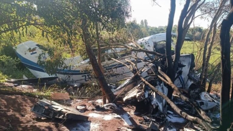 Minga Guazú, Paraguay: A cash transport aircraft operating for security firm Prosegur crashed in eastern Paraguay, triggering chaos at the crash site where locals looted an estimated $2 million in cash, authorities confirmed. The incident occurred on April 18, 2026, near Minga Guazú, close to Guaraní International Airport, involving a Cessna 402B twin-engine aircraft registered to Aerotax and operating on behalf of Prosegur. According to Paraguay’s National Directorate of Civil Aeronautics (DINAC), the aircraft was en route from Ciudad del Este to Asunción, transporting large cash consignments. There were four people onboard: Two crew members Two Prosegur employees The pilot was killed, while the remaining three occupants sustained injuries and were transported to hospitals. Preliminary findings indicate that the aircraft suffered a left engine failure mid-flight, which led to the crash. Authorities have emphasized that this remains an early assessment, with a full technical investigation underway. The aircraft was carrying: Approximately $5 million USD Around 15 million Brazilian reais The cash was being transported as part of a secured logistics operation managed by Prosegur. Within minutes of the crash, the situation escalated rapidly. Police reported that residents reached the wreckage within about 15 minutes, before security forces could fully secure the area. According to Commissioner Carlos Duré, people “approached the place and appropriated the money,” leading to large-scale looting. Authorities estimate that around $2 million is now missing, though the exact amount remains difficult to verify due to the nature of cash transport. Officials have raised concerns about organized criminal exploitation in the aftermath of the crash. Reports indicate that some individuals have been posing as law enforcement officers and visiting homes in an attempt to recover or extort looted cash. Authorities confirmed that at least one such incident has already been recorded. Residents have been urged to remain cautious and to report any suspicious activity to the police. The investigation remains ongoing, with multiple agencies involved in determining the full circumstances of the incident. Key areas of focus include confirming the exact cause of the reported engine failure, accounting for the missing cash, and identifying those involved in the looting. Officials noted that tracking the stolen money poses a significant challenge, as the funds were being transported in physical cash without traceable markers. Authorities have secured the crash site, while the injured survivors continue to receive medical treatment. Search and recovery operations have been completed, and investigators are now concentrating on both the technical aspects of the crash and the post-incident looting.