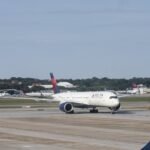 Louisville, United States: A Delta Air Lines passenger flight was forced to return to Louisville Muhammad Ali International Airport on Sunday morning after the crew reported a mechanical issue shortly after takeoff, airport officials confirmed. Delta Flight 2801 had departed from Louisville bound for Atlanta’s Hartsfield-Jackson International Airport at approximately 11:30 a.m. when pilots reported an in-flight technical problem and initiated a return to the departure airport. The aircraft landed safely on the East Runway with 101 passengers and crew onboard, and no injuries were reported. According to Louisville Muhammad Ali International Airport spokesperson Natalie Chaudoin, the aircraft returned immediately after departure after the crew identified the issue. Airport officials confirmed that the landing occurred without incident and emergency protocols were activated as a precaution. The runway remained closed for nearly two hours, from around 11:30 a.m. to 1:15 p.m., while crews moved the aircraft to the terminal ramp and conducted a standard airfield safety inspection. During the closure, four inbound flights were diverted to alternate airports, officials said. Airport authorities later confirmed that operations resumed with minimal disruption after inspections were completed. While initial reports referred broadly to a “mechanical issue,” additional local coverage indicated that the aircraft may have experienced a possible tire-related malfunction during or immediately after takeoff, though officials have not confirmed the exact technical cause. Investigations remain ongoing. Delta Air Lines has not yet released a detailed technical statement regarding the nature of the malfunction, and aviation authorities are expected to review maintenance and flight data as part of the standard post-incident procedure. The aircraft involved was later taken out of service for inspection. Officials stressed that the situation was handled in accordance with established safety protocols and that at no point was there a loss of control of the aircraft.