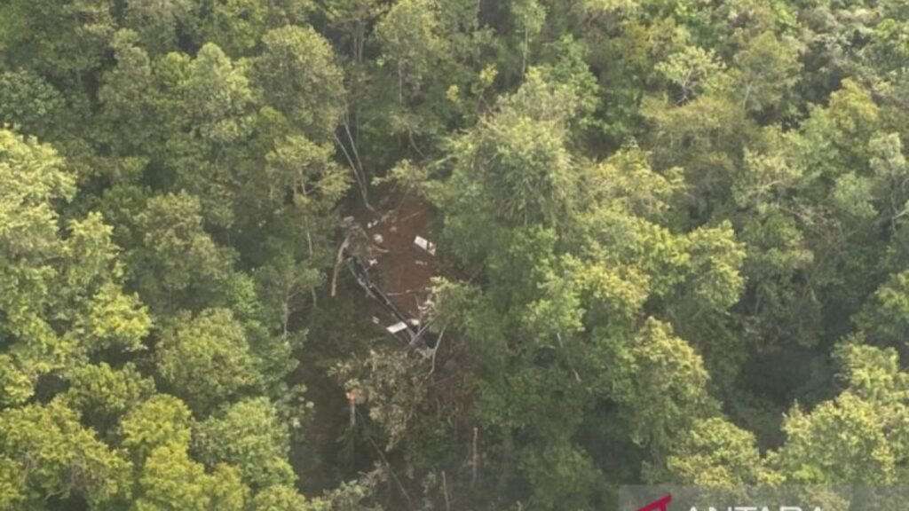Melawi, Indonesia: All eight people on board a helicopter were killed after the aircraft crashed in a remote, forested area of Indonesia’s West Kalimantan province, authorities confirmed on Friday, following an overnight search operation that located the wreckage in difficult terrain. The aircraft, identified as an Airbus H130 helicopter operated by Matthew Air Nusantara, lost contact shortly after takeoff on Thursday morning while flying within Melawi district in Borneo island. According to Indonesia’s National Search and Rescue Agency (Basarnas), the helicopter disappeared from radar approximately five minutes after departure from a plantation helipad and was later found crashed about 3 kilometres from its last known contact point, in a densely forested and hilly area. “The location of the crash or loss of contact is in a densely forested area with steep hilly terrain,” said Mohammad Syafii, head of Basarnas, as quoted by Reuters. Officials confirmed that the aircraft carried six passengers and two crew members, all of whom died in the crash. The 2 crew members were identified as Pilot in Command, Captain Marindra W, and Engineer on Board, Harun Arasyid along with 6 passengers Patrick K, Victor T, Charles L, Joko C, Fauzie O, and Sugito. Rescue teams recovered wreckage, including parts believed to be the tail section of the helicopter, during the search operation involving military and police units. The plantation area from which the helicopter departed is reportedly owned by the palm oil company Citra Mahkota, according to rescue officials cited in international reports. Search and recovery efforts were significantly slowed due to dense jungle terrain and steep hills, forcing rescue teams to rely on combined aerial reconnaissance and ground movement through difficult forest access routes. Authorities have not yet determined the cause of the crash. Investigators are currently examining all possible factors, including mechanical failure and weather conditions, though no official conclusion has been released. “The cause of the crash remains unclear,” Basarnas officials said, confirming that a full investigation is underway.