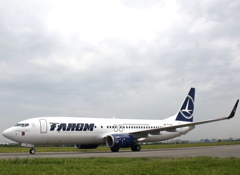 Bucharest, Romania: A serious in-flight medical emergency involving a TAROM Boeing 737 has raised renewed concerns over pilot fatigue after a co-pilot collapsed during a scheduled European service, prompting an emergency response and regulatory scrutiny. The incident occurred on April 16, 2026, during a return flight operated by Romania’s national carrier TAROM from Amsterdam Schiphol Airport to Bucharest Henri Coandă International Airport. The 57-year-old co-pilot had not slept the night before reporting for duty, a factor that investigators later identified as central to the event. The crew had earlier completed an outbound sector from Bucharest to Amsterdam, during which the co-pilot reportedly felt unwell. Despite his condition, he continued operating and joined the return flight shortly after arrival, reflecting a tight turnaround schedule. During the return leg, the co-pilot’s condition deteriorated. Reports indicate that approximately 50 minutes after departure he began feeling worse, and about 2 hours and 40 minutes into the flight, he lost consciousness in the cockpit. The captain declared an emergency and continued the flight, ensuring a safe landing in Bucharest. Medical teams were positioned on arrival and boarded the aircraft immediately to attend to the incapacitated crew member. Passengers reported to be 87 onboard were disembarked via rear stairs to allow rapid access to the cockpit. Initial findings reported that the pilot’s collapse was linked to extreme fatigue after “not sleeping a wink the night before,” reinforcing the seriousness of the situation. Romanian aviation authorities classified the occurrence as a “serious safety event,” citing the direct implications of cockpit incapacitation during flight.