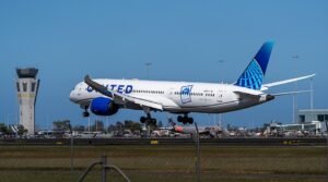 United Airlines Dreamliner Makes Emergency Return To Singapore After Maintenance Issue