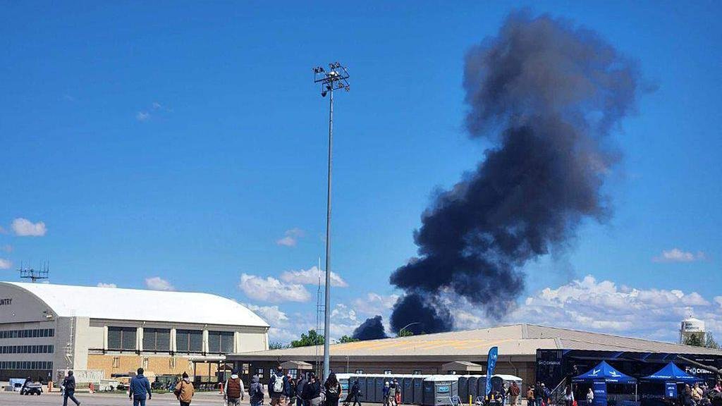 Two U.S. Navy EA-18G Growlers Collide Mid-Air During Idaho Air Show; All 4 Survived SEO DES: Mountain Home Air Force Base was locked down after the mid-air collision as officials canceled the air show and secured the crash site perimeter SOCIAL: Two U.S. Navy EA-18G Growler jets collided mid-air during the Gunfighter Skies Air Show near Mountain Home Air Force Base in Idaho on Sunday. All four crew members safely ejected before the aircraft crashed. The jets belonged to VAQ-129 and were performing an aerial demonstration when the collision occurred. Emergency crews responded immediately, while authorities locked down the base and launched an investigation. No civilian injuries were reported, and investigators are examining flight data and communications to determine the cause of the rare mid-air accident. Idaho, United States: Two U.S. Navy EA-18G Growler electronic warfare aircraft collided mid-air during an aerial demonstration at the Gunfighter Skies Air Show near Mountain Home Air Force Base in Idaho on Sunday, forcing all four crew members to eject before the jets crashed to the ground. The collision occurred at approximately 12:10 p.m. Mountain Daylight Time, around two miles from the air base during the final day of the two-day air show, according to U.S. Navy officials. The aircraft involved belonged to Electronic Attack Squadron 129 (VAQ-129), based at Naval Air Station Whidbey Island in Washington state. U.S. Pacific Fleet spokesperson Cmdr. Amelia Umayam confirmed that both aircraft were participating in a scheduled aerial demonstration when the incident took place. She said all four aircrew members ejected safely and survived the crash. “The incident is under investigation. More information will be released as it becomes available,” Umayam said. Videos recorded by spectators and widely circulated online captured the dramatic moment the two Growlers made contact in the air before spiraling downward. Footage showed debris falling from the aircraft as parachutes opened seconds later, confirming the successful ejection of the crews. Witnesses at the venue reported seeing four parachutes descending near the crash site. Emergency response teams, including firefighting crews and rescue helicopters, rushed to the area shortly after impact. The crash reportedly sparked a brush fire near State Highway 167, which authorities later closed for several days to secure the wreckage area and support the investigation. Mountain Home Air Force Base was temporarily locked down following the collision, while officials canceled the remainder of the air show. Local law enforcement and emergency management agencies established a large safety perimeter around the crash site. The EA-18G Growler is the U.S. Navy’s primary airborne electronic attack aircraft and is derived from the Boeing F/A-18 Super Hornet platform. The aircraft is designed for radar jamming, electronic surveillance and suppression of enemy air defenses. Each Growler typically carries a crew of two: a pilot and an electronic warfare officer. The aircraft involved were part of the Navy’s “Vikings” Growler demonstration team, one of the featured attractions at the Gunfighter Skies Air Show. The event marked the return of the air show after an eight-year gap. The last edition in 2018 ended in tragedy after a hang glider pilot was killed in a separate crash incident. The crews may have remained in controlled flight briefly after impact, giving them enough time to coordinate successful ejections. No civilian injuries or spectator casualties were reported. Investigators from the U.S. Navy are expected to examine flight data, maintenance records, pilot communications and video footage to determine the exact cause of the collision. While no official cause has been identified.
