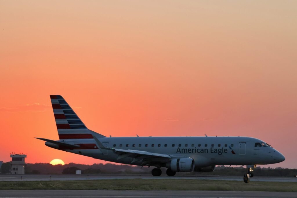 Syracuse, United States: An American Eagle regional flight operating from Rochester, New York, to Philadelphia made a precautionary diversion to Syracuse Hancock International Airport after crew members reported fumes in the cockpit, prompting a response from emergency services upon landing. The incident occurred on June 14 when American Eagle Flight AA5907, operated with an Embraer ERJ-145LR regional jet, departed Frederick Douglass Greater Rochester International Airport at approximately 7:30 p.m. local time. The aircraft was bound for Philadelphia International Airport when the flight crew detected an unusual odor in the cockpit shortly after takeoff. According to airport officials and emergency response reports, the crew elected to divert the aircraft to nearby Syracuse Hancock International Airport as a precaution. The aircraft landed safely shortly after 8:00 p.m., roughly 30 minutes after departing Rochester. Emergency vehicles and medical personnel were positioned to meet the aircraft on arrival. Several passengers and crew members underwent medical evaluations following the landing. Reports from emergency dispatch communications indicated that the pilots experienced nausea after being exposed to the reported fumes. American Airlines later stated that the aircraft experienced a possible mechanical issue. The airline said maintenance personnel would inspect the aircraft before it returned to service. No injuries were reported during the incident, and the landing was completed without further complications. Flight tracking data showed the Embraer ERJ-145LR, registered N931AE, remained overnight in Syracuse before departing the following morning and continuing to Philadelphia after maintenance inspections were completed.