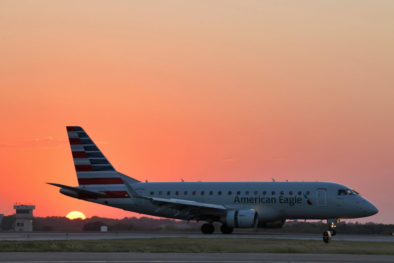 American Eagle Flight Diverts To Syracuse After Cockpit Fumes Reported