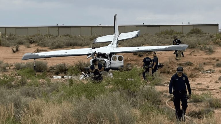 Santa Teresa, United States: Three people were seriously injured after a small aircraft crashed at Doña Ana County International Jetport in Santa Teresa, New Mexico, on June 5, according to local authorities. Emergency crews were dispatched to the airport at approximately 10:57 a.m. following reports of an aircraft accident on airport property. Responders from Sunland Park Fire Department, Doña Ana Fire Rescue and other emergency agencies arrived at the scene and located three injured occupants. Officials said three occupants aboard the aircraft survived but sustained serious injuries. The 2 occupants were airlifted to area hospitals for medical treatment, while the third was taken by ambulance. Authorities have not released the identities of those onboard. No fatalities were reported. Sunland Park Fire Chief Daniel Medrano said first responders were notified of a small Cessna-style aircraft crash at the airport. No injuries were reported among people on the ground, and there were no immediate reports of significant damage to airport infrastructure. The circumstances surrounding the accident remain unclear. Authorities have not disclosed whether the aircraft was arriving, departing or conducting local operations at the time of the crash. The exact aircraft model and registration number have also not been publicly identified. The Federal Aviation Administration has been notified and is expected to assist with the investigation. Officials have not announced a preliminary cause, and investigators will examine the aircraft, operating conditions and other available evidence to determine what led to the accident. The crash remains under investigation.
