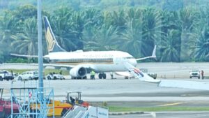 Kuala Lumpur, Malaysia: A Singapore Airlines (SIA) flight from Kuala Lumpur to Singapore was delayed by nearly six hours on June 21 after the aircraft operating an earlier sector suffered a tyre-related incident upon arrival in Malaysia, marking the second such occurrence involving the same route this month. According to Singapore Airlines, two tyres on a Boeing 737-8 operating Flight SQ114 from Singapore to Kuala Lumpur deflated after landing at Kuala Lumpur International Airport (KLIA) on June 21. The incident occurred after the aircraft had completed its arrival into Kuala Lumpur. There were no reports of injuries. Because the aircraft could not continue normal operations, it was towed to a remote parking bay. All 152 passengers and eight crew members onboard SQ114 disembarked via buses and were transported to the terminal. The affected aircraft had been scheduled to operate the return service, Flight SQ113, from Kuala Lumpur to Singapore later the same day. However, the tyre damage rendered the aircraft unavailable, forcing Singapore Airlines to dispatch a replacement aircraft from Singapore. As a result, SQ113, carrying 143 passengers and eight crew members, departed Kuala Lumpur at 8:27 p.m. local time instead of its scheduled 2:35 p.m. departure. The flight subsequently arrived in Singapore at 9:38 p.m. Passengers received multiple delay notifications throughout the afternoon. According to reports, the airline initially advised travelers that the departure had been postponed until 4:35 p.m. due to technical issues affecting the incoming aircraft. The flight was later delayed again, with Singapore Airlines citing adverse weather conditions in Singapore for the final postponement. Affected passengers were provided with refreshments, snack packs, meal vouchers and assistance with onward travel arrangements, including rebooking of connecting flights where necessary. Singapore Airlines apologized for the disruption, stating that passenger and crew safety remains its highest priority. The airline also confirmed that the damaged tyres had been replaced and that the aircraft would return to service after the necessary maintenance actions. The June 21 occurrence follows another tyre-related incident involving the same Singapore-Kuala Lumpur service on June 13. On that occasion, Flight SQ114, also operated by a Boeing 737 MAX 8, experienced a double tyre burst during landing at KLIA at approximately 1:27 p.m. local time. The aircraft became disabled on the runway, prompting airport authorities to temporarily close one of KLIA's three runways. The affected runway remained unavailable for about six hours while emergency crews and maintenance personnel worked to clear the aircraft and inspect the pavement. Malaysia Airports later confirmed that flight operations resumed after aviation authorities completed safety checks and granted clearance for reopening. Investigations and technical assessments are expected to determine whether the tyre failures resulted from operational factors, runway conditions, foreign object debris, maintenance issues, manufacturing defects or other causes.