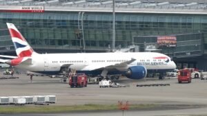 Tokyo, Japan: A British Airways flight preparing to depart Tokyo Haneda Airport for London Heathrow was forced to return to its parking stand on Thursday, June 18, after a passenger's smartphone caught fire while the aircraft was taxiing for takeoff. According to Japan's Ministry of Land, Infrastructure, Transport and Tourism (MLIT), smoke was reported from the cabin at approximately 1:10 p.m. local time. The aircraft was operating a scheduled British Airways service from Tokyo Haneda Airport (HND) to London Heathrow Airport (LHR). Japanese transport officials said the smartphone is believed to have belonged to a passenger. Cabin crew responded immediately and extinguished the fire using onboard firefighting equipment before airport emergency personnel became involved. The aircraft returned to its stand where firefighters and airline personnel carried out safety inspections. No injuries were reported among the 211 passengers and crew members on board. Authorities said the incident occurred while the aircraft was taxiing for departure and had not yet taken off. Following inspections and confirmation that the situation was under control, the flight later departed after a delay of approximately one hour. The event marks the second British Airways lithium-battery-related cabin fire incident reported within days. On June 15, British Airways Flight BA271 from London Heathrow to Las Vegas experienced a cellphone fire while crossing the Atlantic. Air traffic control recordings captured the crew reporting that the device had "scorched the inside of the cabin," although the fire was quickly contained. The Boeing 787-9 landed safely at Harry Reid International Airport in Las Vegas and no injuries were reported. Airlines and regulators have increasingly strengthened guidance on the carriage and handling of lithium battery-powered devices following a growing number of onboard battery-related incidents in recent years. Japanese authorities have not released additional details regarding the smartphone involved, including its manufacturer or model, and no investigation findings have yet been announced.