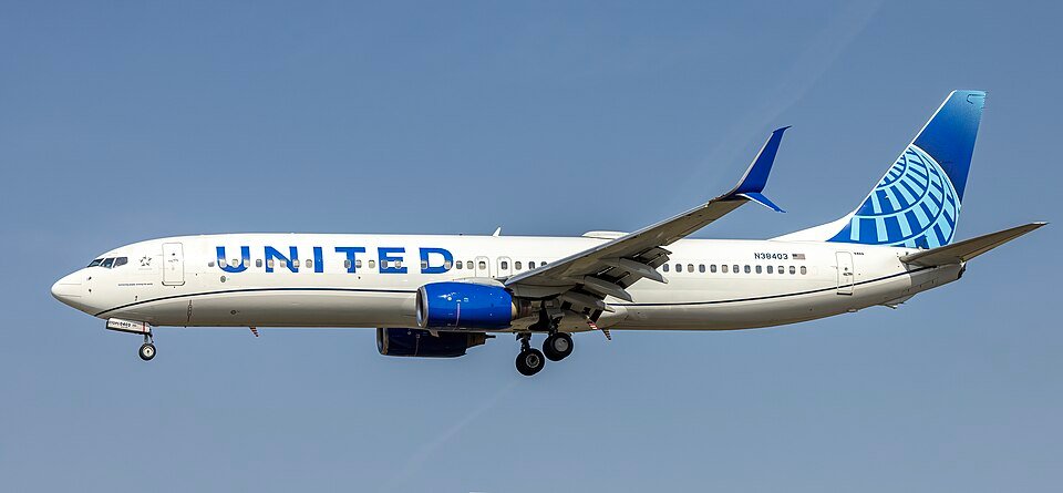 United Airlines Boeing 737 Returns To Washington Dulles After Nose Landing Gear Issue