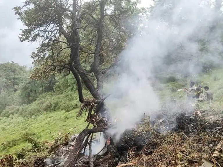 San Juan Province, Argentina: All seven people aboard a Bell 412 helicopter were killed after the aircraft crashed in Argentina's San Juan Province on July 29 while en route to support wildfire suppression operations in the neighboring province of La Rioja, authorities confirmed. The helicopter, operated under contract to Argentina's Federal Emergency Agency (AFE), went down during the morning near Ischigualasto Provincial Park, around 1,100 kilometers northwest of Buenos Aires. Officials said the aircraft had been conducting training activities in San Juan before departing to assist firefighters battling a forest fire in La Rioja. According to the AFE, the helicopter's last recorded communication was received at 10:26 a.m. local time. After contact was lost, another aircraft operating in the area located the crash site and alerted authorities, triggering the emergency response. There were seven people on board, and all were killed. No survivors were reported, and authorities did not report any injuries on the ground. Those killed included Carlos Heredia, Director of Civil Protection in San Juan; Germán Videla, Deputy Chief of the San Juan Provincial Police; Rubén Castro and Jorge Carbajal, both senior officers with the provincial Fire Department; pilot Matías Valenzuela; and AFE firefighters Andrés Bosch and Rodrigo Aimetta, who were deployed from other jurisdictions. San Juan Governor Marcelo Orrego confirmed the fatalities in a statement posted on social media, "It is with deep sorrow that we received the news of the helicopter accident that occurred in our province, in which seven people sadly lost their lives." The governor also extended condolences to the victims' families."I want to express my deepest condolences to the families of all the victims at this time of immense grief. We stand with each and every one of their loved ones." In an official statement, the Federal Emergency Agency said the Bell 412 had been assigned to support emergency operations after completing training activities in San Juan. "The causes of the accident are under investigation." AFE added that it remains in contact with the relevant authorities and will release additional official information as it becomes available. Following the tragedy, Governor Orrego declared three days of official mourning across San Juan Province. State celebrations were suspended, and flags at government buildings were ordered to be flown at half-mast in memory of the victims. The cause of the crash has not yet been determined, and the investigation is ongoing