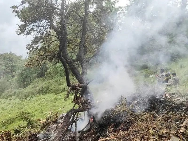 San Juan Province, Argentina: All seven people aboard a Bell 412 helicopter were killed after the aircraft crashed in Argentina's San Juan Province on July 29 while en route to support wildfire suppression operations in the neighboring province of La Rioja, authorities confirmed. The helicopter, operated under contract to Argentina's Federal Emergency Agency (AFE), went down during the morning near Ischigualasto Provincial Park, around 1,100 kilometers northwest of Buenos Aires. Officials said the aircraft had been conducting training activities in San Juan before departing to assist firefighters battling a forest fire in La Rioja. According to the AFE, the helicopter's last recorded communication was received at 10:26 a.m. local time. After contact was lost, another aircraft operating in the area located the crash site and alerted authorities, triggering the emergency response. There were seven people on board, and all were killed. No survivors were reported, and authorities did not report any injuries on the ground. Those killed included Carlos Heredia, Director of Civil Protection in San Juan; Germán Videla, Deputy Chief of the San Juan Provincial Police; Rubén Castro and Jorge Carbajal, both senior officers with the provincial Fire Department; pilot Matías Valenzuela; and AFE firefighters Andrés Bosch and Rodrigo Aimetta, who were deployed from other jurisdictions. San Juan Governor Marcelo Orrego confirmed the fatalities in a statement posted on social media, "It is with deep sorrow that we received the news of the helicopter accident that occurred in our province, in which seven people sadly lost their lives." The governor also extended condolences to the victims' families."I want to express my deepest condolences to the families of all the victims at this time of immense grief. We stand with each and every one of their loved ones." In an official statement, the Federal Emergency Agency said the Bell 412 had been assigned to support emergency operations after completing training activities in San Juan. "The causes of the accident are under investigation." AFE added that it remains in contact with the relevant authorities and will release additional official information as it becomes available. Following the tragedy, Governor Orrego declared three days of official mourning across San Juan Province. State celebrations were suspended, and flags at government buildings were ordered to be flown at half-mast in memory of the victims. The cause of the crash has not yet been determined, and the investigation is ongoing