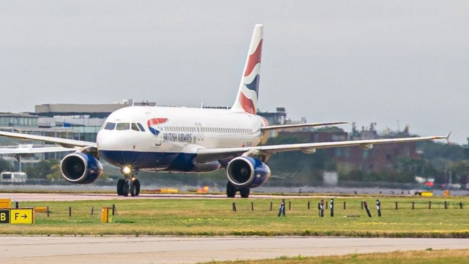 BA Technical Fault Shuts Gatwick Runway, Nine Flights Declare Low-Fuel Emergencies
