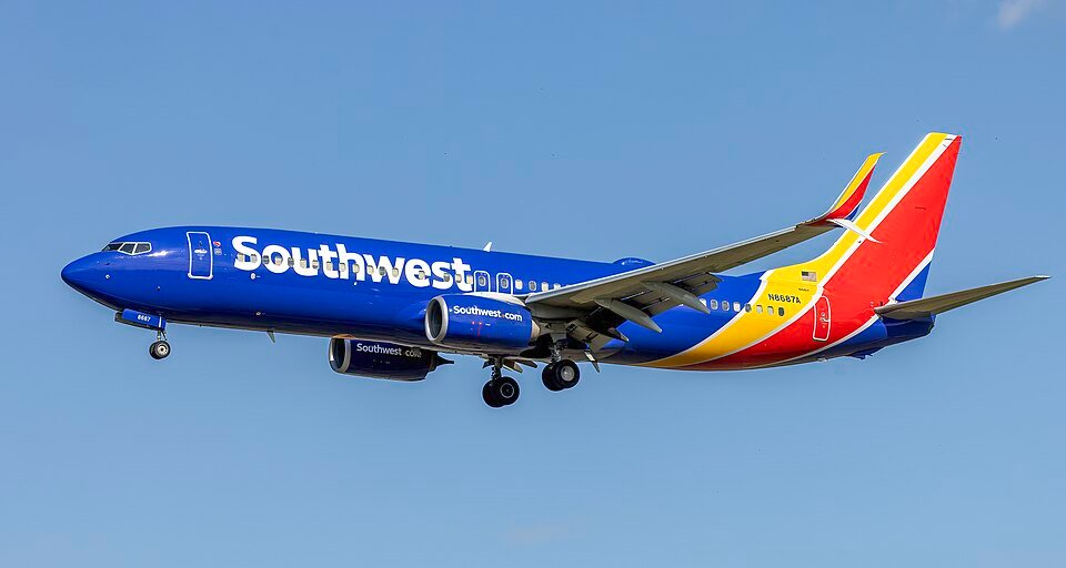 South Carolina, United States: A Southwest Airlines Boeing 737-800 operating Flight WN4761 from Orlando International Airport (MCO) to Manchester-Boston Regional Airport (MHT) diverted to Charleston International Airport (CHS) on Monday, July 20, after the flight crew detected indications of a suspected fuel leak while cruising over South Carolina. No injuries were reported among the passengers or crew. Flight WN4761 departed Orlando International Airport at 8:54 a.m. ET from Terminal A, Gate 125, on a scheduled nonstop service to Manchester, New Hampshire. The aircraft climbed normally for approximately one hour before reaching a cruising altitude of 37,000 feet over South Carolina. The aircraft involved was an 11-year-old Boeing 737-8H4, registered as N8662F. While the aircraft was at cruise altitude, the crew identified indications of a possible fuel leak and declared an emergency by transmitting the 7700 transponder code. The code is the internationally recognized general emergency squawk used by flight crews to alert air traffic control that an aircraft requires immediate priority handling. Following the emergency declaration, air traffic control cleared the aircraft for an expedited descent and arranged for the flight to divert to Charleston International Airport. The Boeing 737-800 subsequently landed safely on Runway 15, with emergency response vehicles standing by as a precaution. No injuries were reported among those onboard. The precise nature of the fuel leak indication remains unclear. It has not been established whether the aircraft experienced an actual structural or mechanical fuel leak or whether the warning resulted from a sensor or valve-related anomaly. The aircraft remained at Charleston after the diversion, where maintenance personnel began a detailed inspection to determine the root cause of the suspected fuel leak indication. Southwest Airlines had not publicly disclosed the cause of the issue or confirmed when the Boeing 737-800, N8662F, would return to service at the time of the report. Southwest arranged a replacement aircraft to continue the disrupted service. A newer Boeing 737 MAX 8, registered as N8881L, was dispatched to Charleston to transport the affected passengers to Manchester-Boston Regional Airport. Passengers reportedly waited approximately four hours on the ground before boarding the replacement aircraft. The flight eventually continued to Manchester, arriving about five hours later than its originally scheduled arrival time of 11:50 a.m. ET.