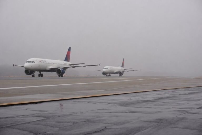 Atlanta, United States: The U.S. Federal Aviation Administration (FAA) is investigating a serious runway separation incident involving two Delta Air Lines aircraft at Hartsfield-Jackson Atlanta International Airport after the jets came into close proximity during simultaneous arrival and departure operations late on July 27. The incident involved Delta Air Lines Flight DL1568, arriving from Pittsburgh, and Delta Air Lines Flight DL2472, departing for Rochester, New York. According to the FAA and flight-tracking data, Flight 1568 was on final approach when the crew initiated a go-around after the departing aircraft had not cleared the runway environment in time. As the arriving aircraft climbed away from the runway, it came into conflict with the departing Delta jet. Both flight crews received Traffic Collision Avoidance System (TCAS) resolution advisories, prompting immediate evasive action. Air traffic controllers instructed the departing aircraft to turn and continue climbing while the arriving aircraft followed its missed-approach procedure. The crews complied with the alerts and ATC instructions, allowing both aircraft to safely regain separation. According to publicly reported flight data, the aircraft came within approximately 1,800 feet horizontally and 600 feet vertically at their closest point before increasing separation. No injuries were reported, and both flights continued safely after the event. Flight 1568 subsequently entered a holding pattern before landing safely in Atlanta, while Flight 2472 continued its scheduled flight to Rochester. Air traffic control audio reviewed by multiple media outlets captured the urgency of the event. Controllers quickly issued revised instructions after recognizing the developing conflict, while one pilot was heard expressing surprise at how close the aircraft had come. The communications indicate that both the controllers and flight crews acted promptly in response to the TCAS warnings, helping prevent a more serious incident. The FAA confirmed it is investigating the occurrence to determine the sequence of events, including runway occupancy, aircraft spacing and air traffic control actions. As of the latest update, the agency has not released preliminary findings or identified a probable cause. No damage to either aircraft has been reported, and no onboard injuries have been disclosed. The airline's operating crews followed established safety procedures, including compliance with TCAS resolution advisories and ATC instructions, allowing both flights to continue safely.