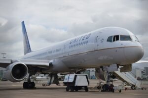United Airlines Boeing 757 Diverts To Las Vegas After Engine Issue At 32,000 Feet
