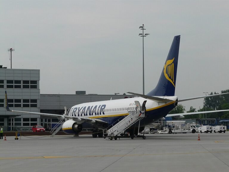 Ryanair 737 Lands Below Final Reserve Fuel After Three Windshear Go-Arounds, AAIB Finds