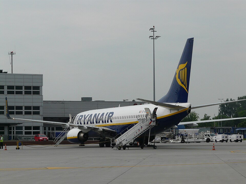 Ryanair 737 Lands Below Final Reserve Fuel After Three Windshear Go-Arounds, AAIB Finds