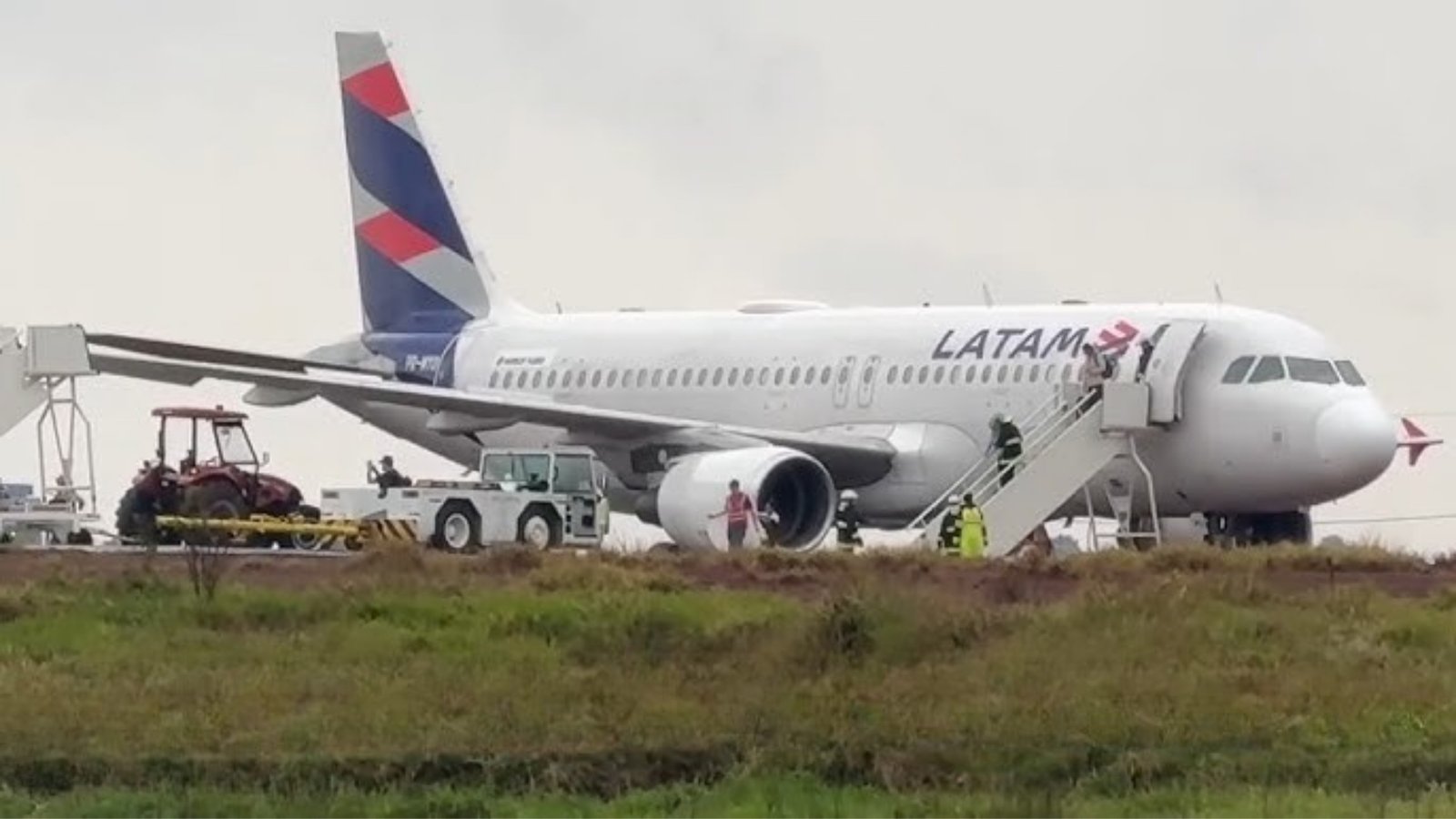 LATAM Airbus A320 With 151 Onboard Suffers Runway Excursion At Cascavel Airport, Brazil