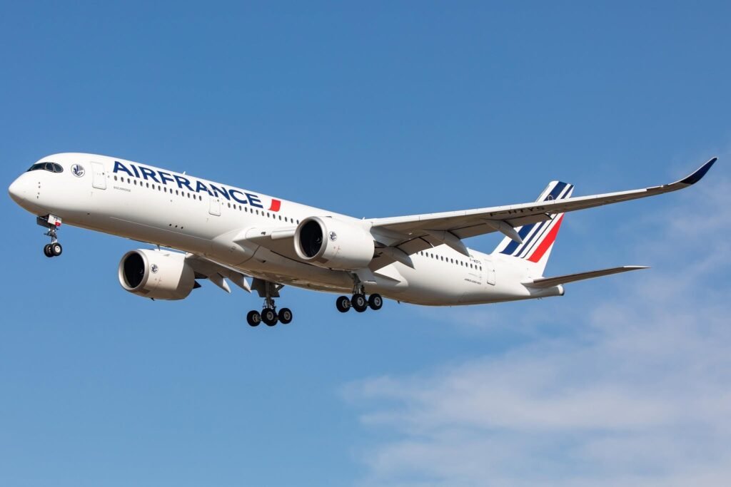 French Pilot And Cabin Crew Unions Suspend Five-Day Strike After Government Assurances