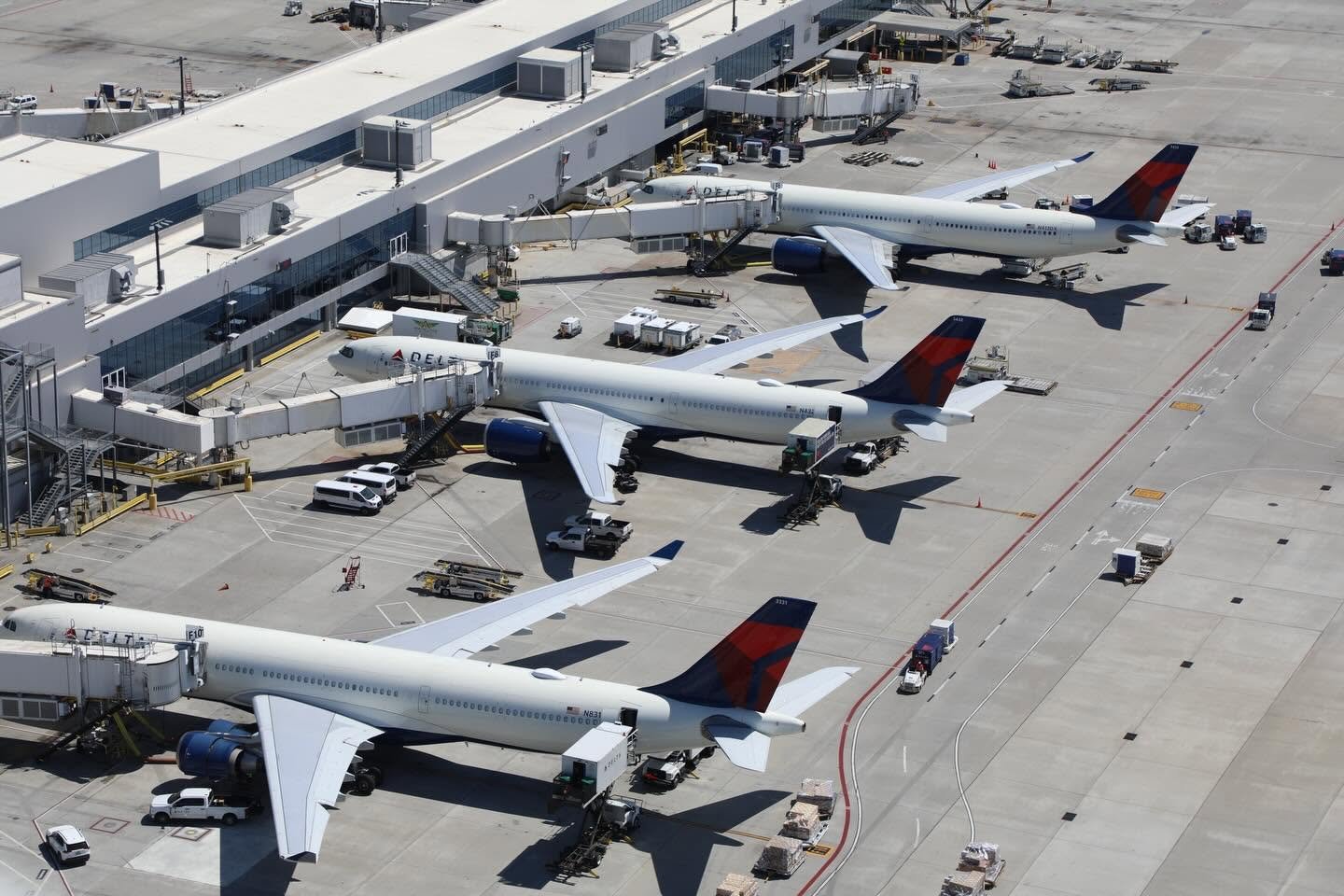 FAA Urged To Suspend AI Air Traffic System Rollout Over Safety And Oversight